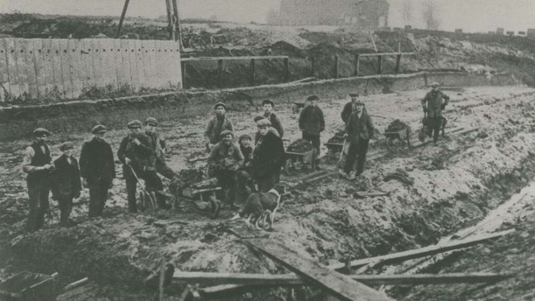 Aantal personen tijdens het graven van het Kanaal Buinen-Schoonoord nabij Schoonoord.