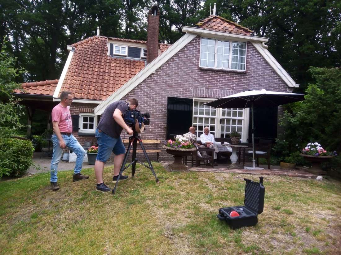 Ben en ik voor RTV-Drenthe plaquette juni 2021