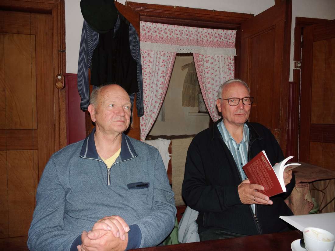 Willem Veldkamp (recht) en zijn broer Henk bij de verloting